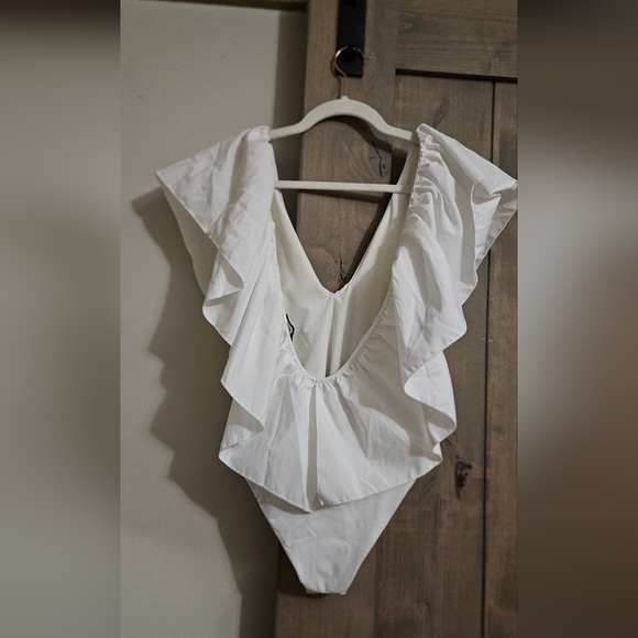 ZARA Deep V Neck Statement Ruffle Neckline One Piece Suit/bodysuit. White.SM - Picture 12 of 16